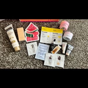 Samples/Minis with Drunk Elephant Box. Glowy